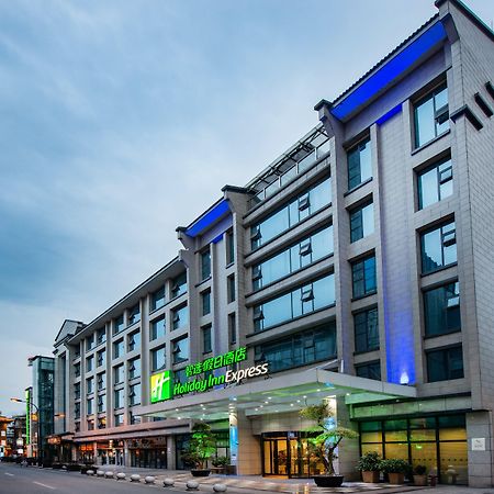 Holiday Inn Express Dujiangyan Ancient City Exteriör bild