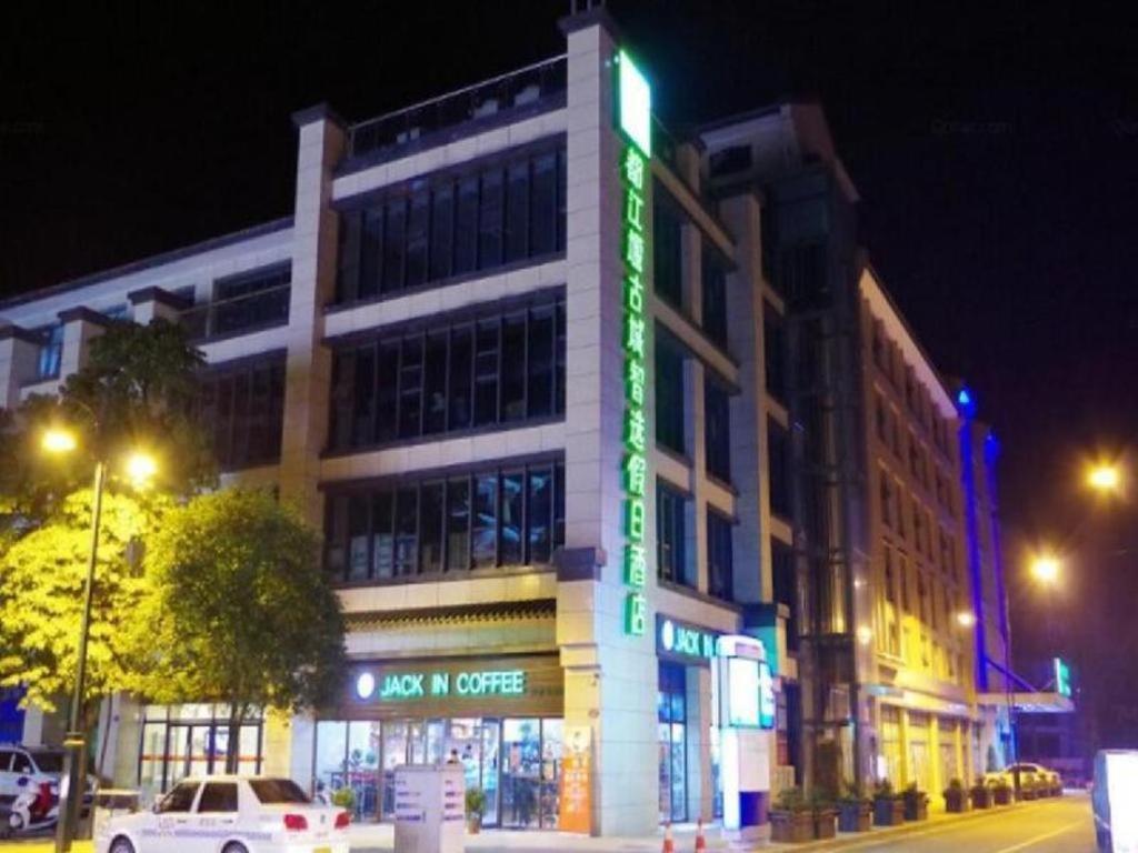 Holiday Inn Express Dujiangyan Ancient City Exteriör bild